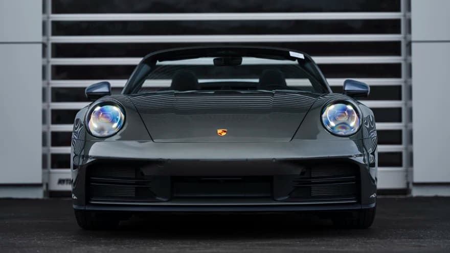 Porsche 911 Carrera T Cabriolet — detail shot